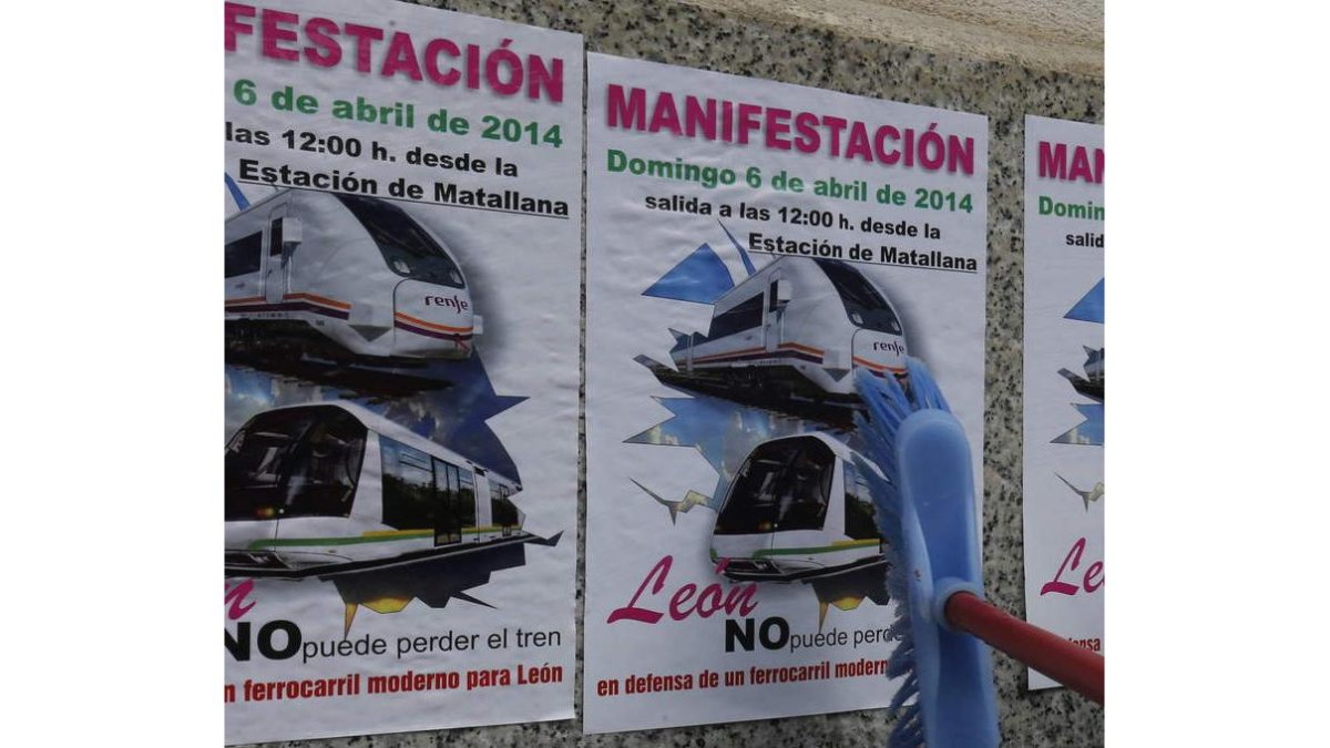 Carteles de llamada a la manifestación del domingo