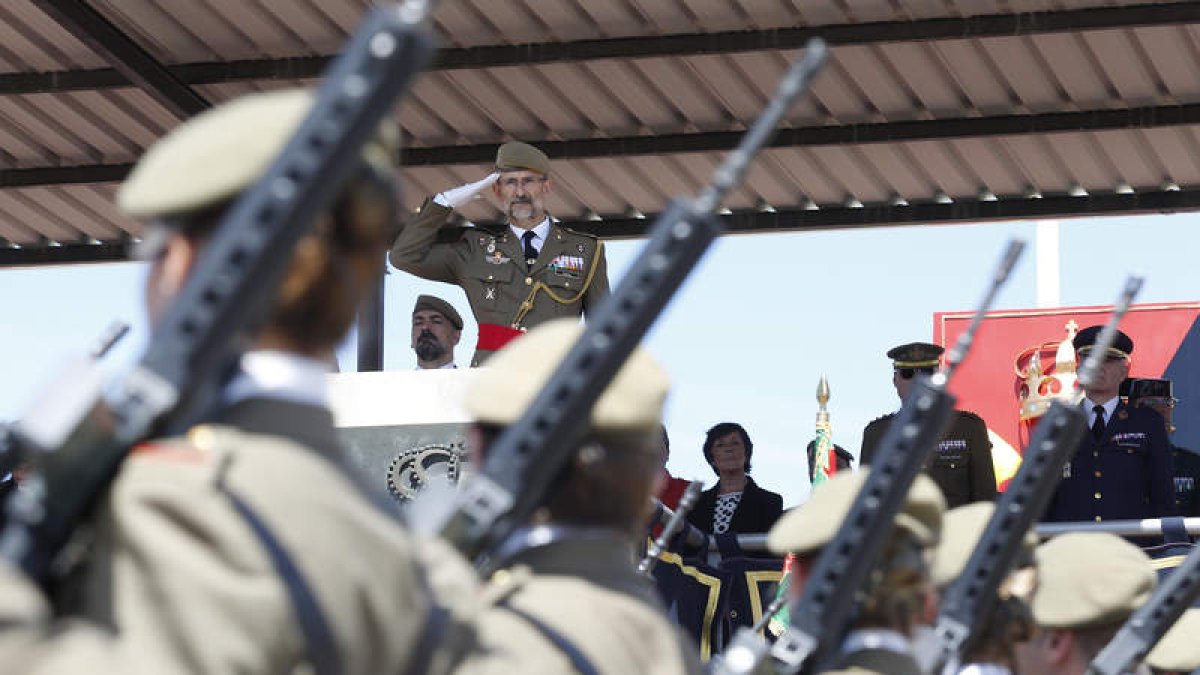 El general de Brigada Luis Carlos Torcal presidió la cita. FERNANDO OTERO