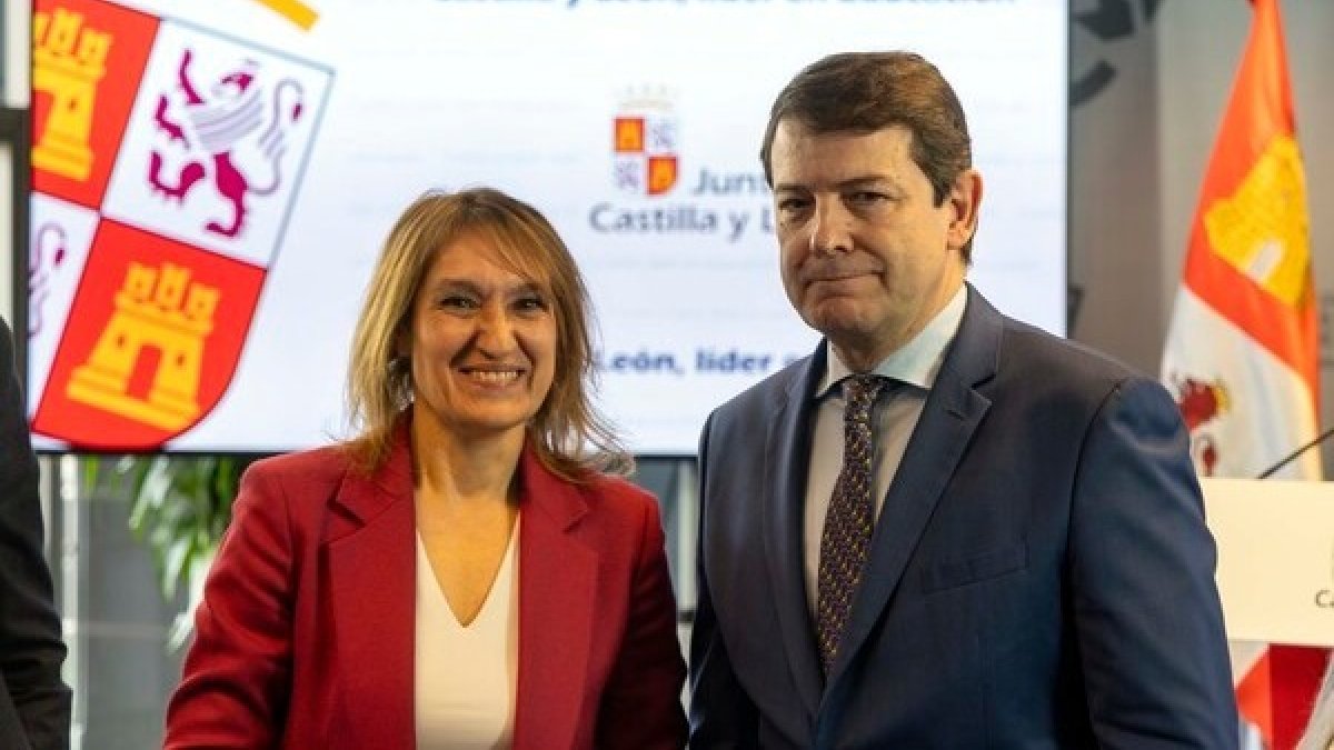 La consejera de Educación, Rocío Lucas, y el presidente Alfonso Fernández Mañueco, este martes. DAVID ARRANZ