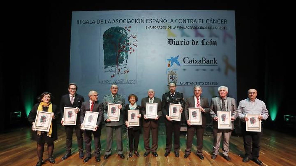 Todos los premiados en la gala de la Junta Provincial contra el Cáncer.