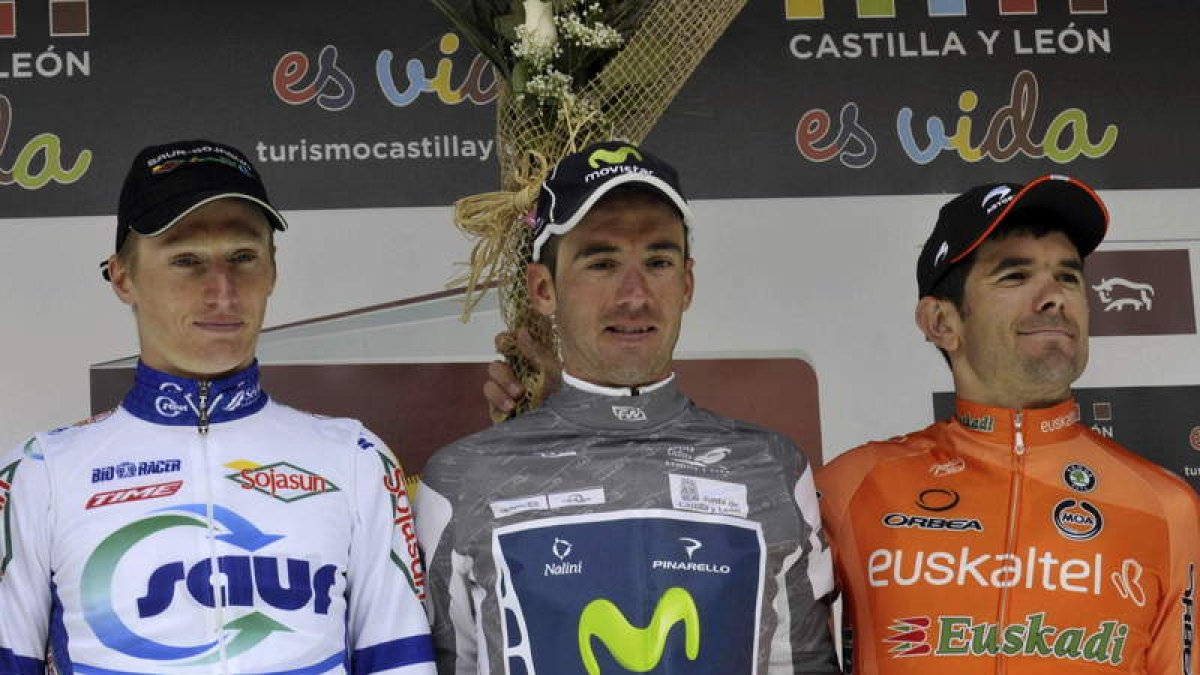 Moreno (c) en el podio final junto a Lavarlet (i) y Urtasun (d).