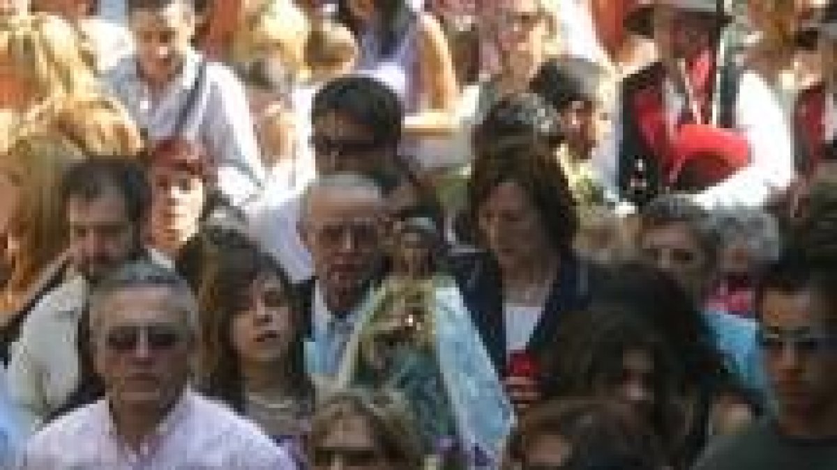 La Virgen de Trascastro estuvo arropada por cientos de romeros que no se perdieron los actos de ayer