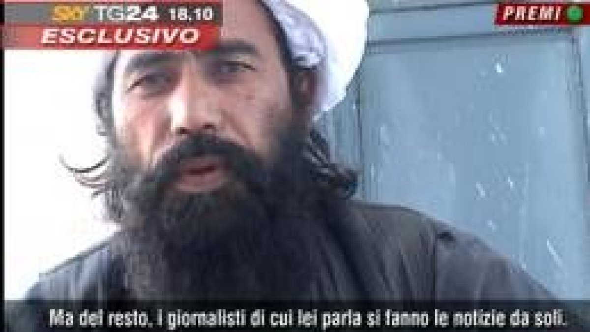 Imagen de Dadullah durante una entrevista que concedió en marzo