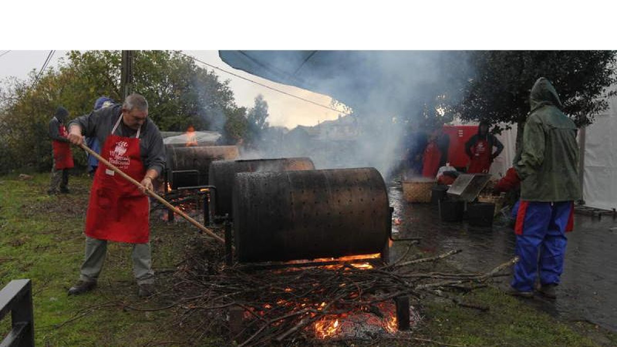 Los bombos no cesarán de girar hoy en toda la comarca.