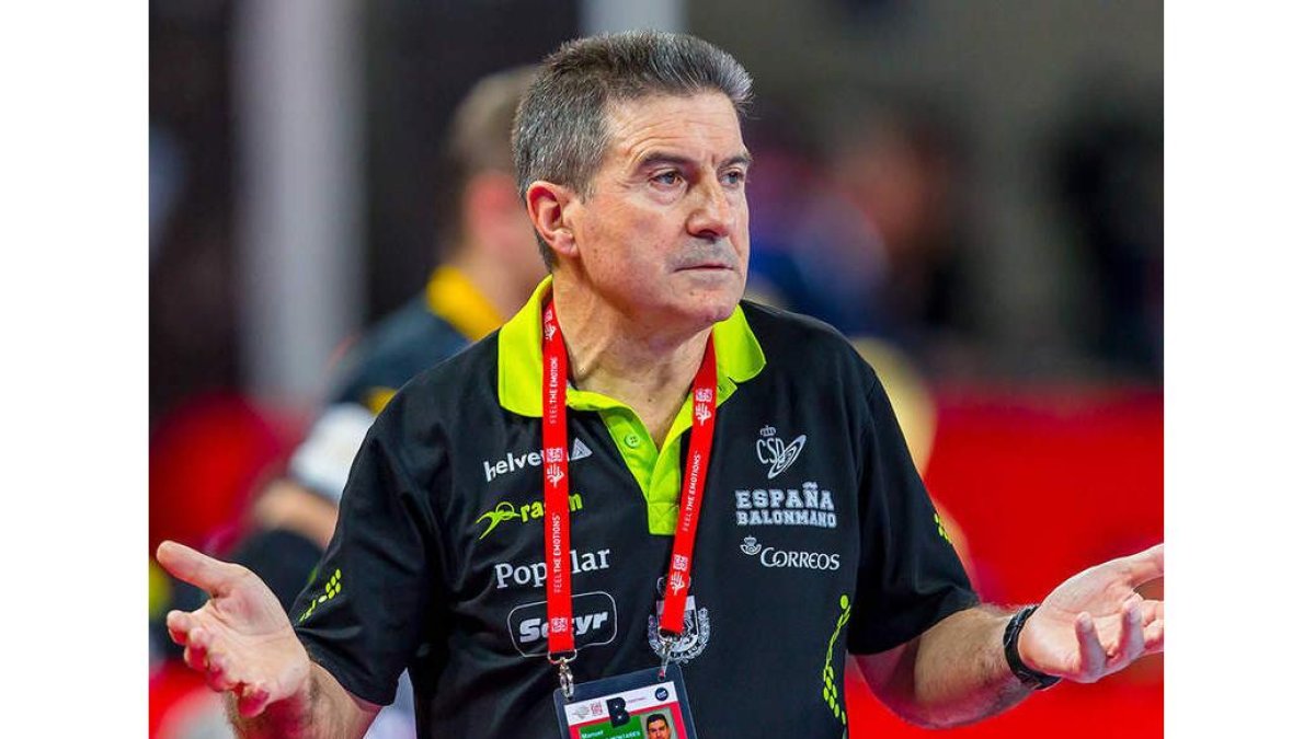 Manolo Cadenas no se podía creer lo que estaba viendo sobre la pista.