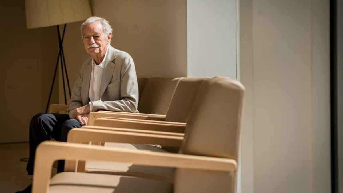 Eduardo Mendoza (Barcelona, 1943), antes de la presentación de su novela ‘El rey recibe’