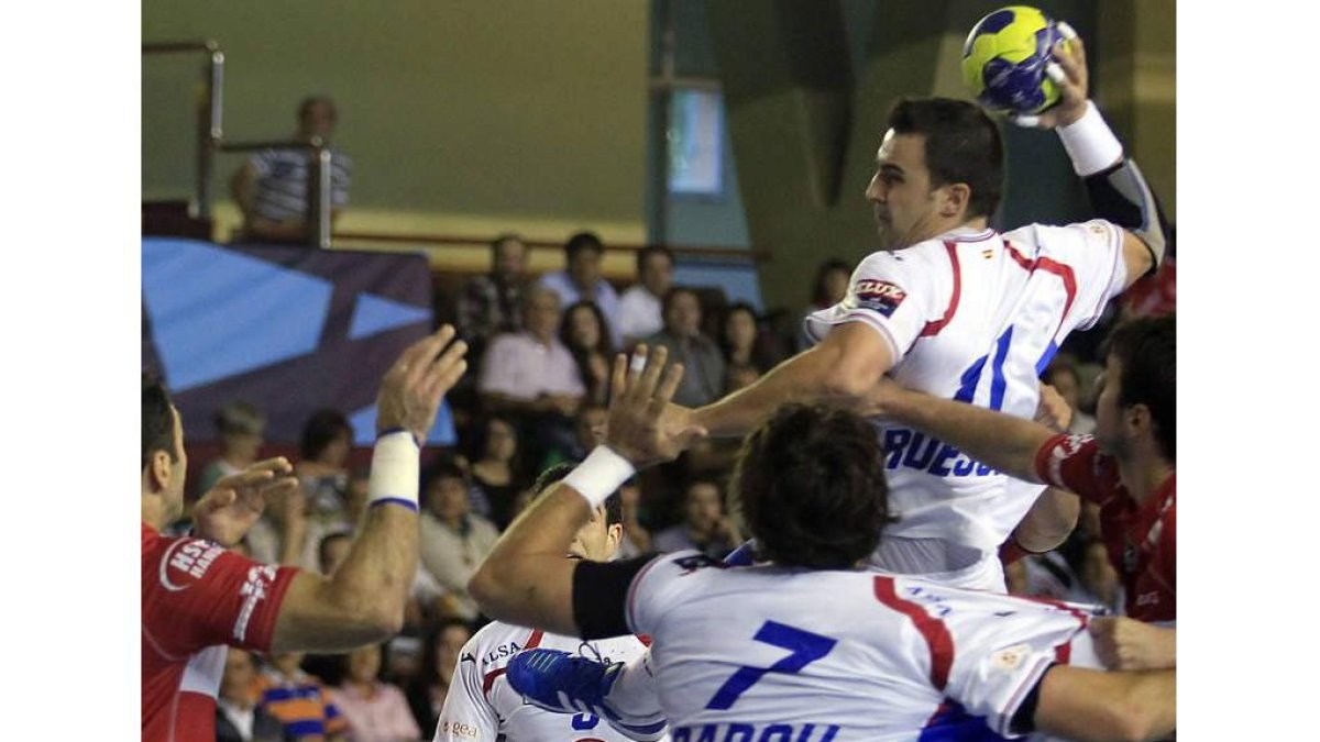 Carlos Ruesga, con 11 goles, volvió a ser el líder indiscutible de un gran Ademar.