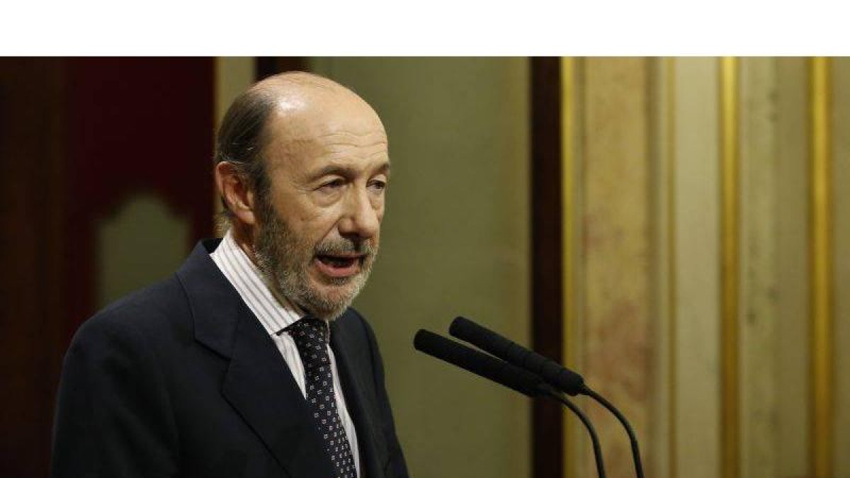 Rubalcaba, durante una rueda de prensa.