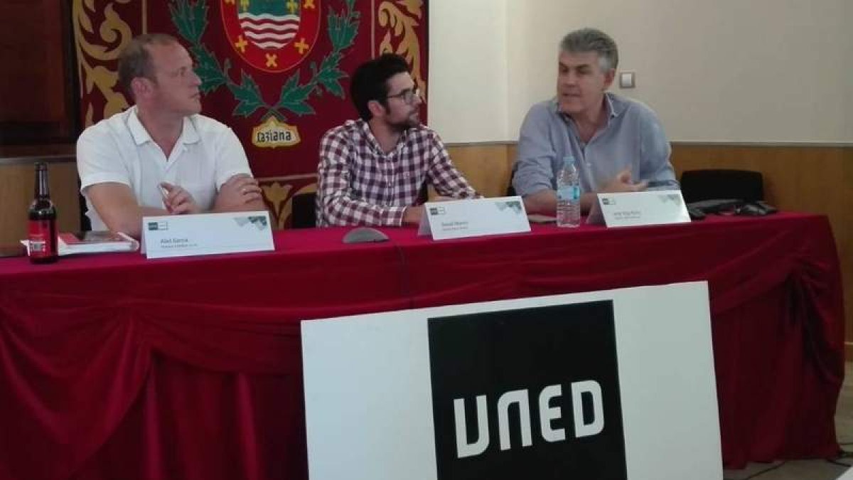 Abel Díaz, Daniel Velasco y Jorge Vega, ayer durante las jornadas. ARAUJO