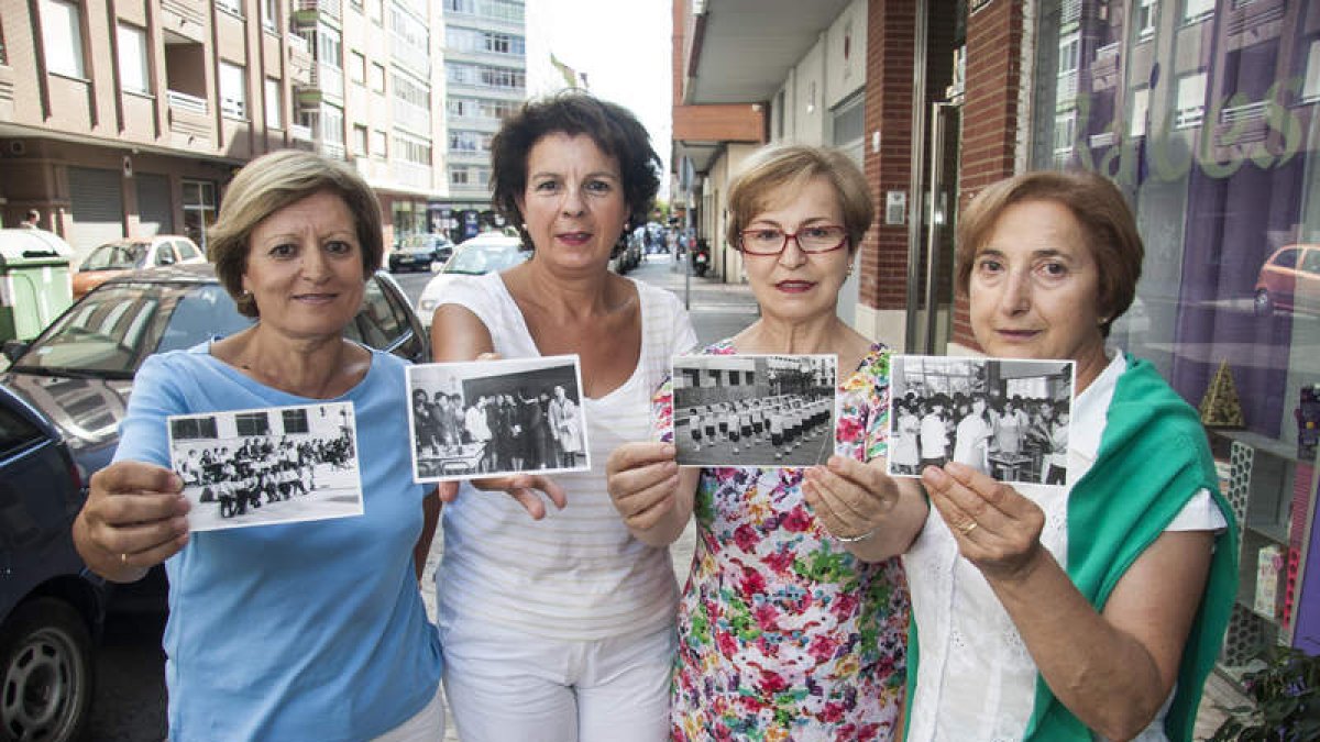 Mari Luz Martínez, Araceku Domínguez, Flor Matilla y Maribel Ramos, cuatro experiencias comunes pero diferentes, con fotos de su época en la Saphil. F. OTERO PERANDONES