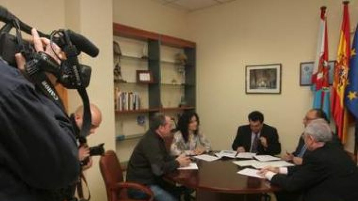 Los representantes de la Junta se reunieron con Ramón y el alcalde de Peranzanes.