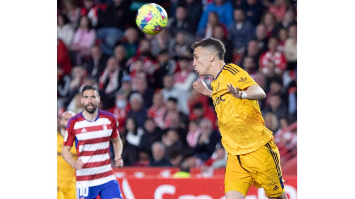 Chakla jugó en Los Cármenes su primer partido como titular. T. JUÁREZ