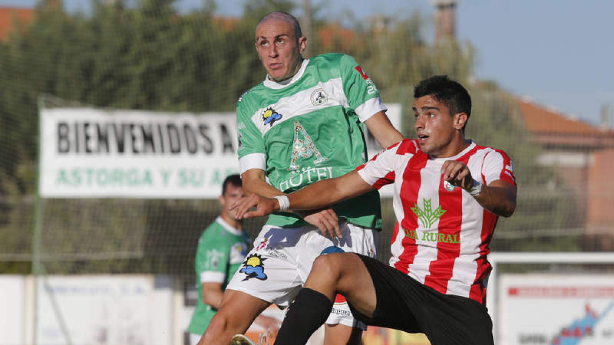 El equipo maragato recupera a David Uña para medirse el próximo domingo al Cacereño
