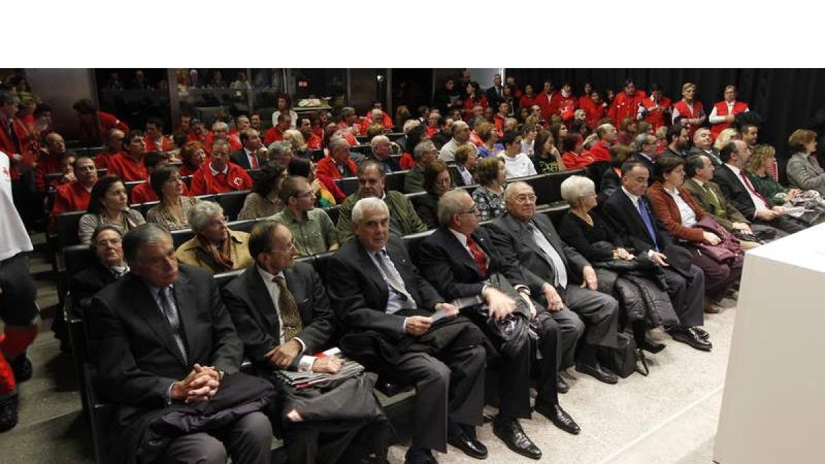 Alrededor de 200 personas asistieron ayer al acto organizado por Cruz Roja para homenajear al voluntariado.