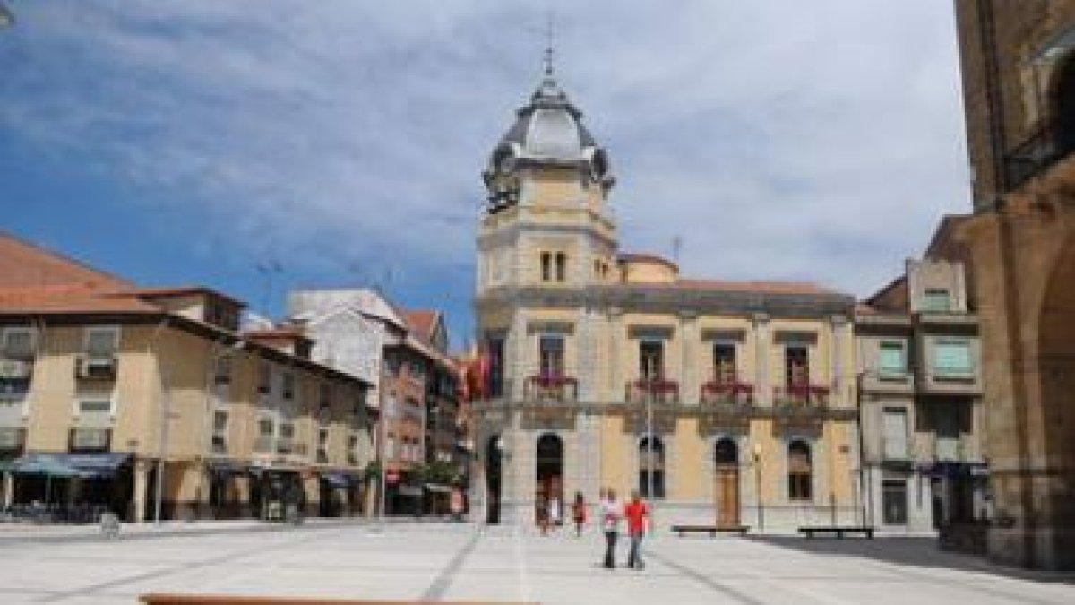 La plaza Mayor será testigo de excepción de la entrega del pendón por parte de Conrado Alonso.