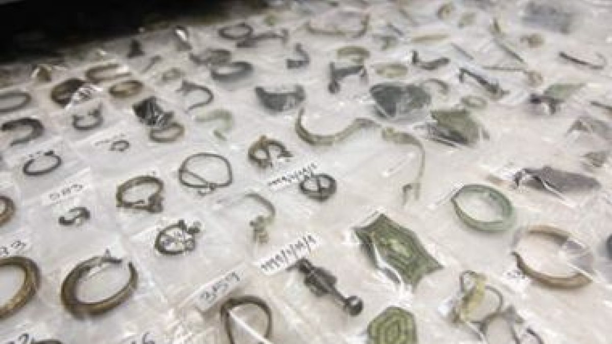 Anillos y pendientes romanos.