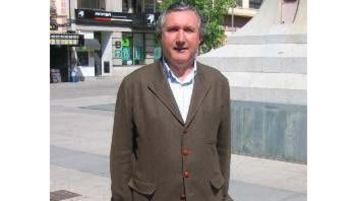 Bardal en una fotografía reciente en la plaza de Santocildes
