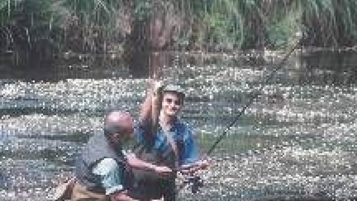 José Luis Rodríguez Zapatero pescando en el río Burbia