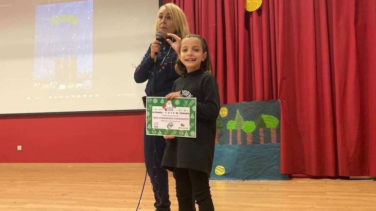 La estudiante del colegio Piñera premiada en Primaria. DL