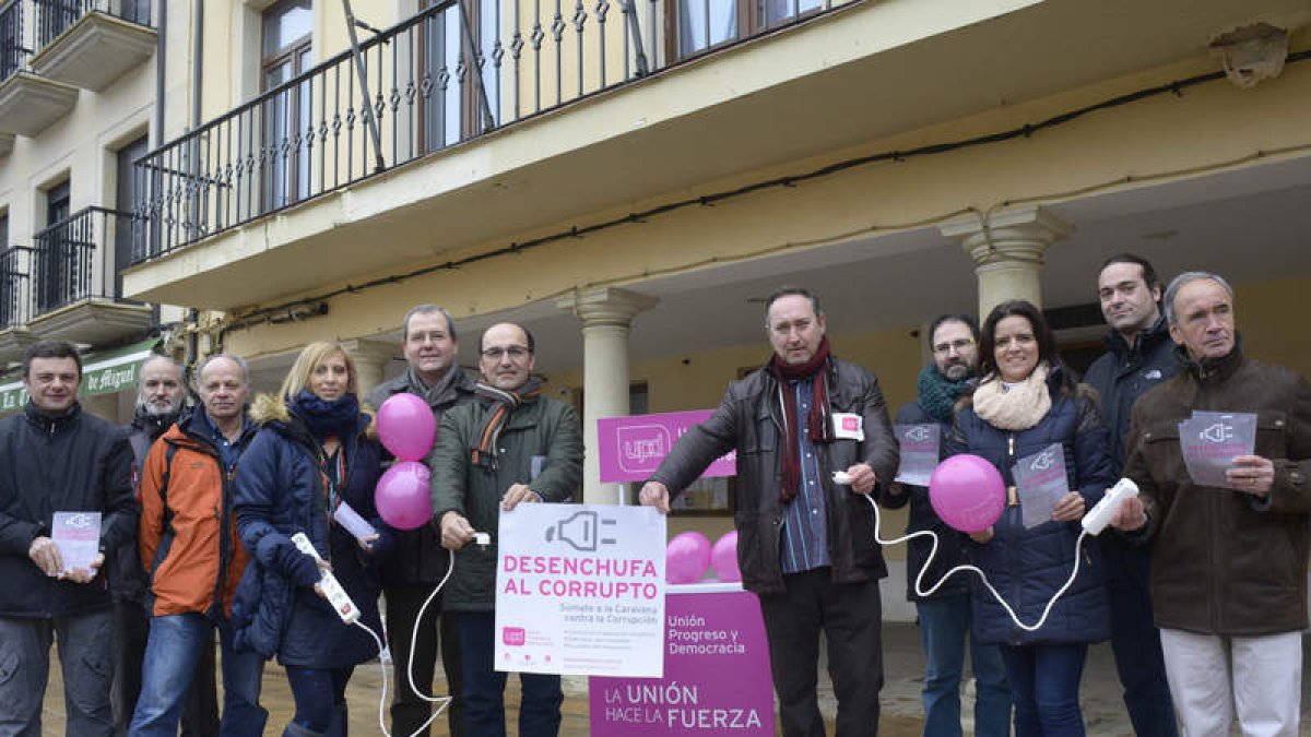 La caravana de UPyD llegó ayer a Sahagún.