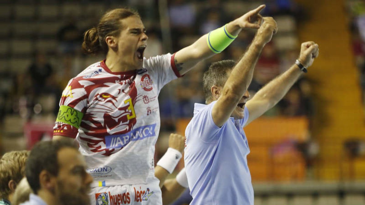 Mario López y Cadenas en un partido. JESÚS F. SALVADORES