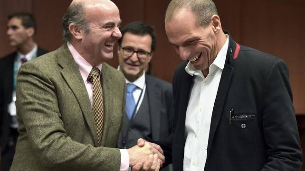 De Guindos y Varoufakis, en la reunión del Eurogrupo del viernes.