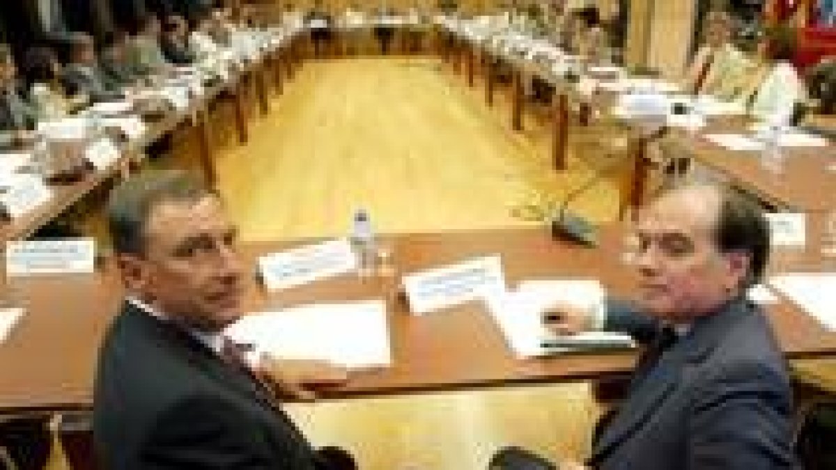 Juan José Mateos y Tomás Villanueva, en el Consejo General de Ciencia y Tecnología