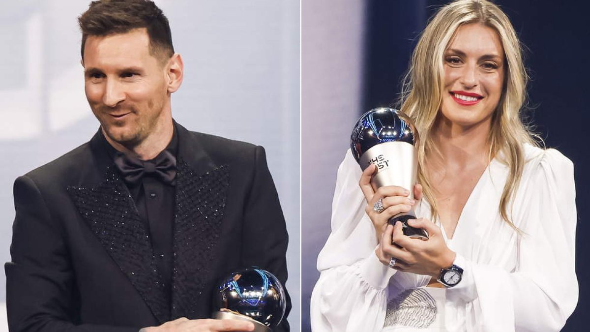Lionel Messi con el trofeo al mejor jugador.
Alexia Putellas muestra el trofeo The Best. VALAT
