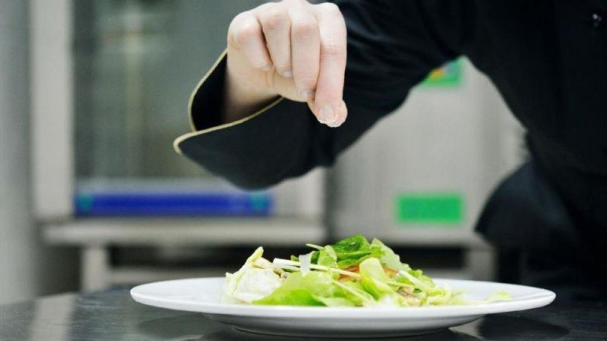 Aliño de una ensalada.