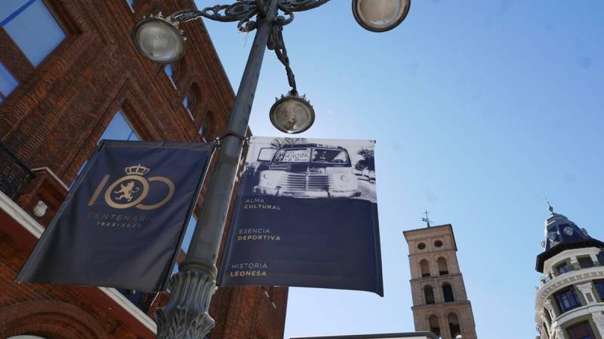 El centenario de la cultural se hace presente por las calles