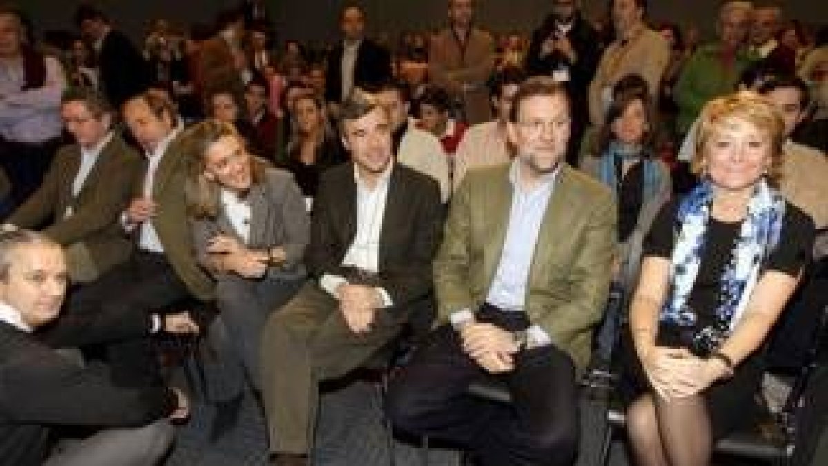 Gallardón permaneció serio y pensativo durante el tiempo que duró el acto del PP