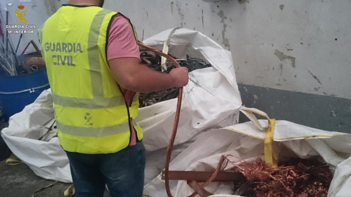 Material incautado por Guardia Civil.