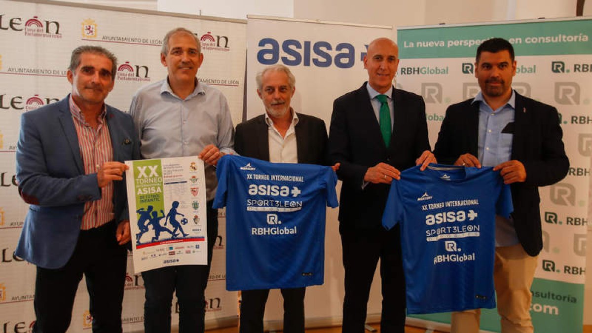 Un momento del acto de presentación de la vigésima edición del torneo internacional Asisa. MIGUEL F. B.