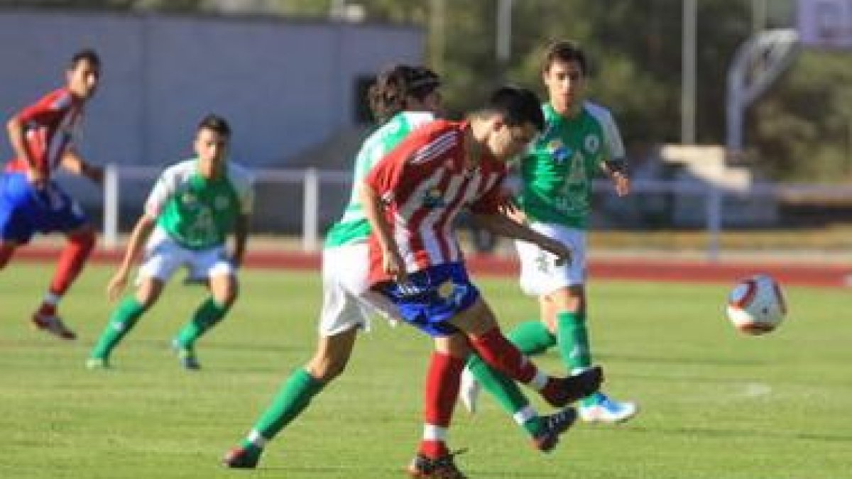 El equipo maragato cayó ante el Atlético Bembibre en tierras bercianas.