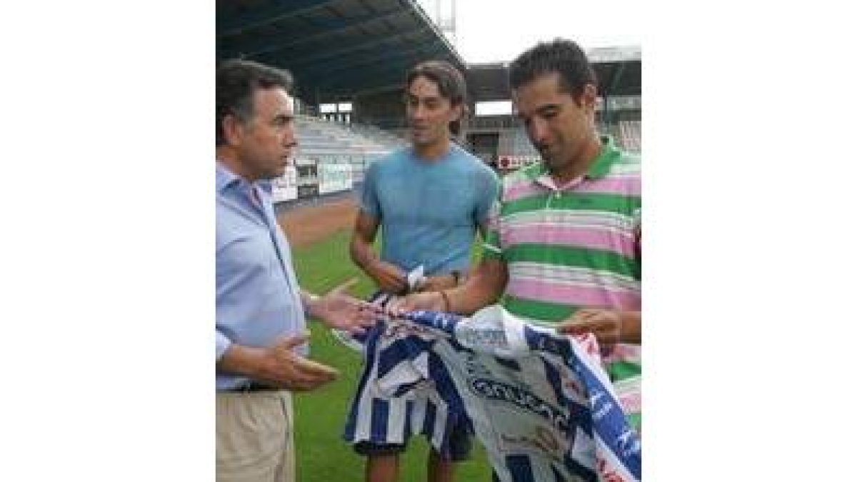 Robles y Jotha ya tienen nueva camiseta para esta temporada