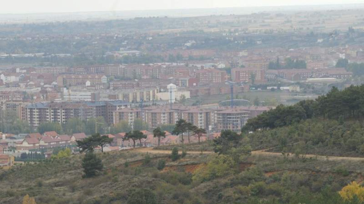 Zona alta del Monte San Isidro con vistas a la ciudad de León.