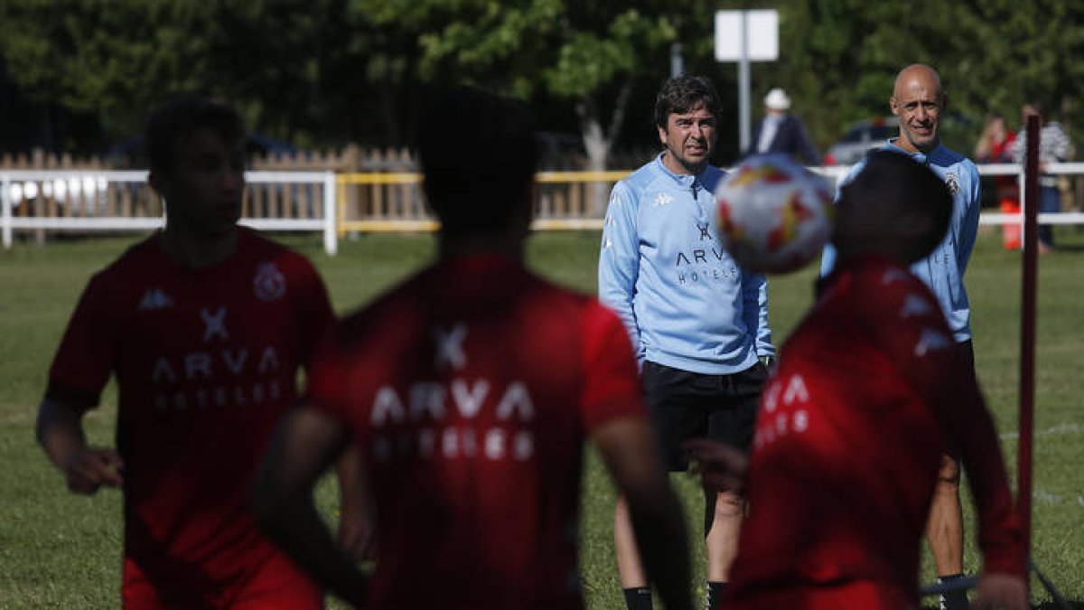 Entrenamiento de la Cultural Leonesa en El Soto de Boñar. F. Otero Perandones.