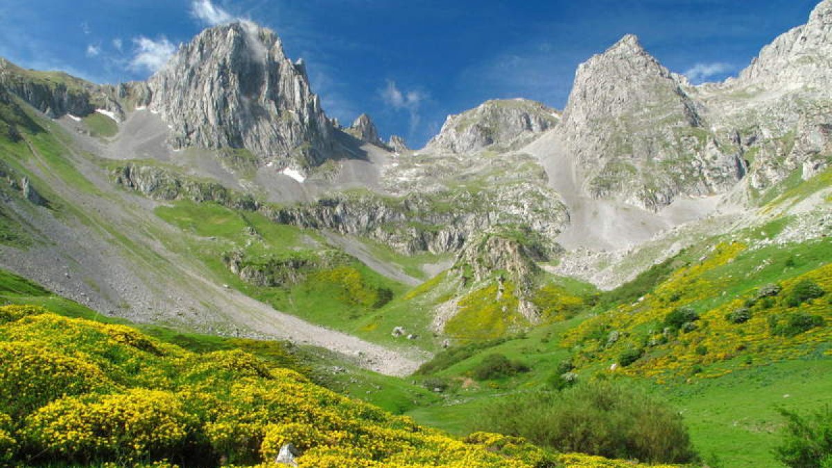 El macizo es Lugar de Interés Geológico y reserva glaciar. DL
