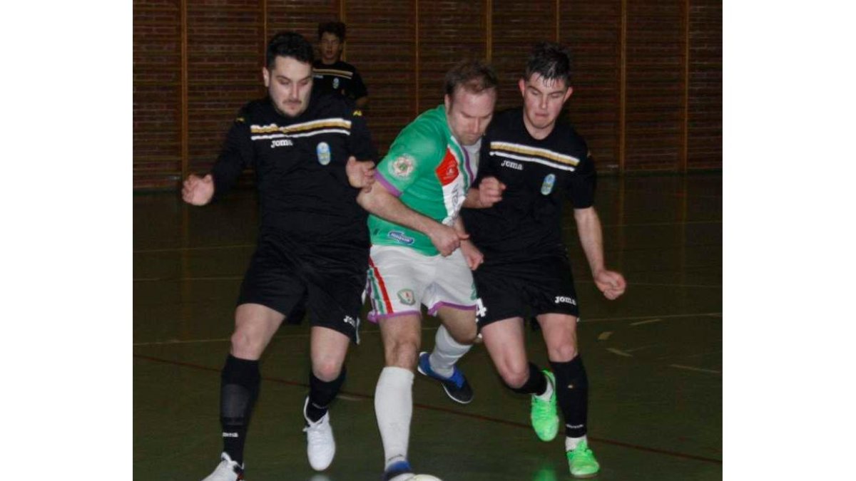 El equipo montañés sumó tres puntos de oro ante O Esteo. CAMPOS