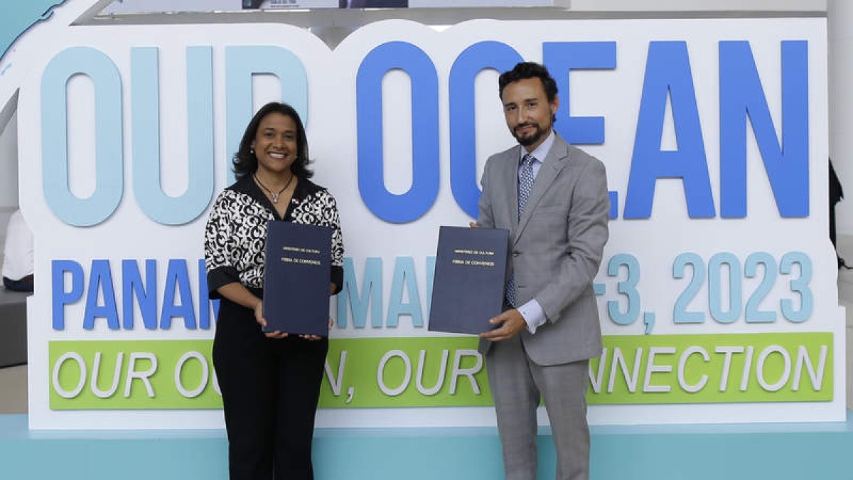 Giselle González, ministra de Panamá, y el embajador de España, Guzmán Palacios. BIENVENIDO VELASCO
