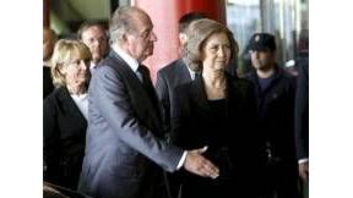 Los Reyes, junto con Esperanza Aguirre, llegan al recinto ferial de Ifema