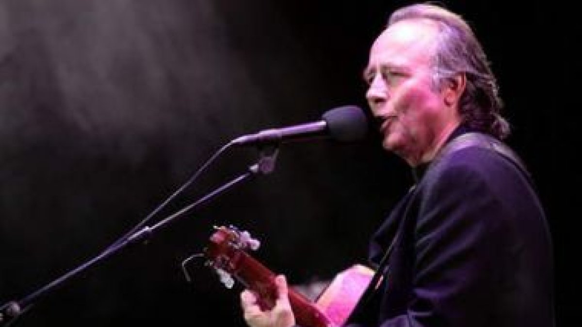 Joan Manuel Serrat, uno de los autores que más ha revolucionado la música española