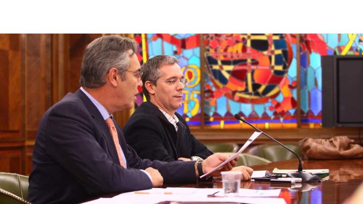 Aguistín Rajoy hizo la exposición técnica de la auditoría y López Benito cumplió con el análisis de los resultados.