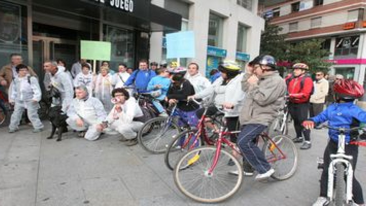 El colectivo 350.org, junto con diversas asociaciones ecologistas de la ciudad como Ecobierzo