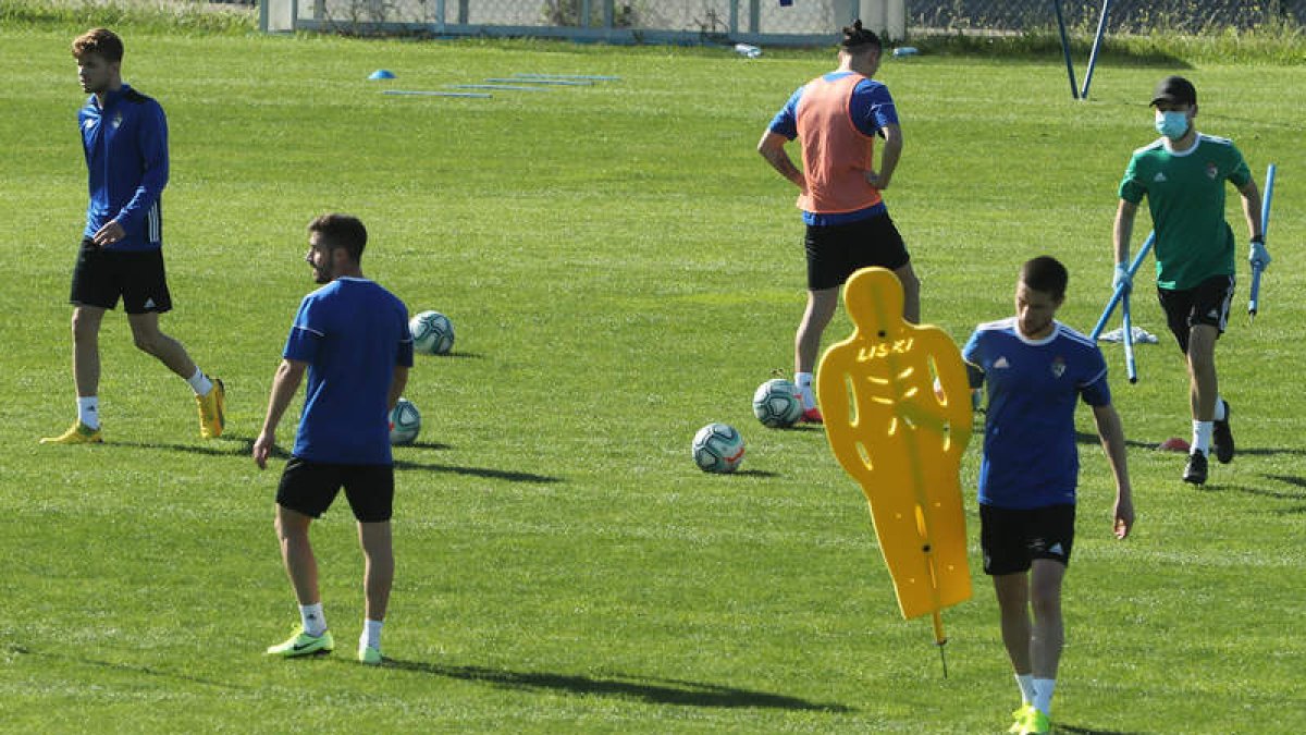 El equipo berciano volverá a entrenar esta mañana de cara al importantísimo duelo de este viernes contra la UD Almería. L. DE LA MATA