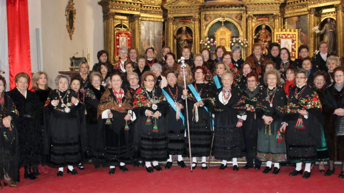 Las Águedas de Santa María consiguen el bastón de mando, cumpliendo con la tradición