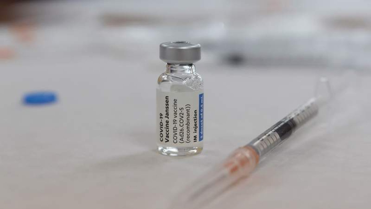 Avanza la investigación sobre las vacunas contra el covid en distintos tipos de pacientes. JAVIER VELVER