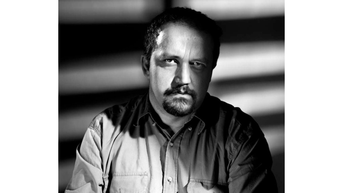 El novelista Javier Pérez y la historiadora Margarita Torres. Abajo a la izquierda, el escritor Javier Sierra, aragonés muy vinculado a León, en una serie distinta.