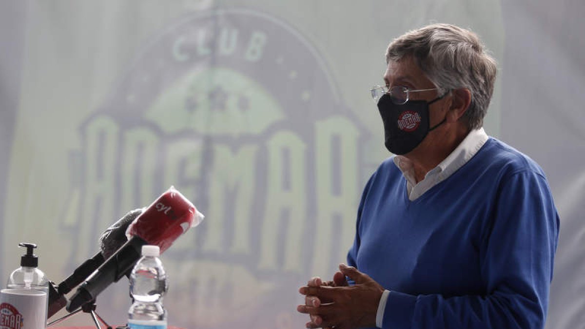 Cayetano Franco se reunirá mañana con las fuerzas políticas representadas en las Cortes. FERNANDO OTERO