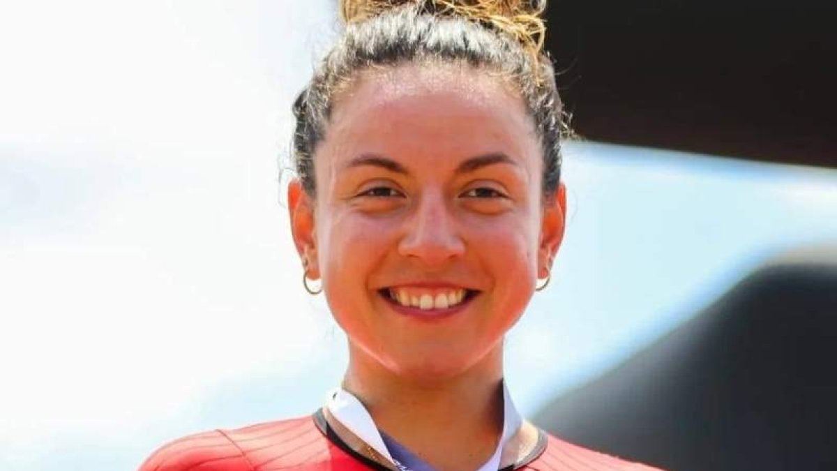 Aranza Villalón con su medalla de plata panamericana. ENEICAT